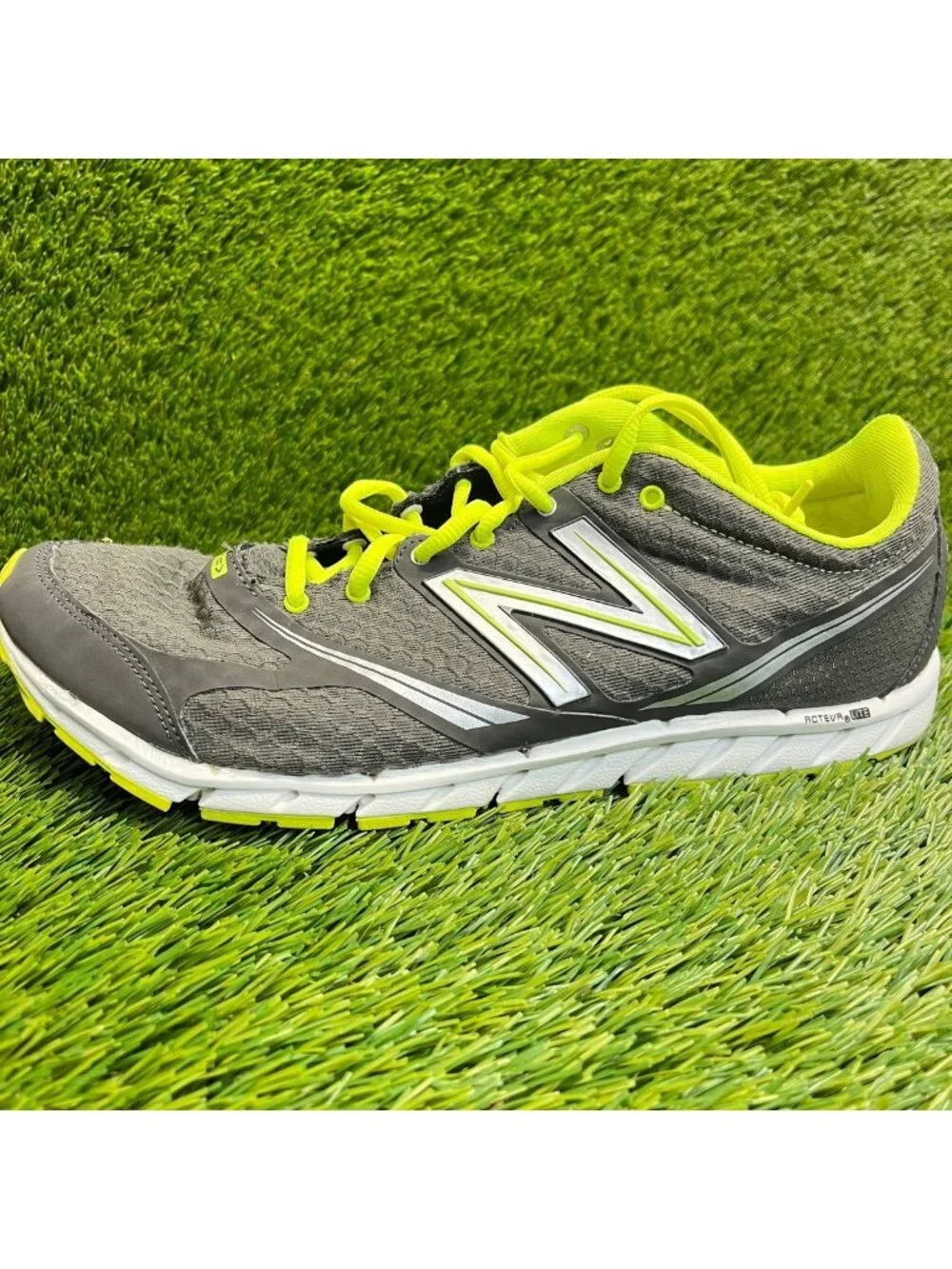 New Balance 730 V2 Mens Size 10.5 Gray Yellow Athletic Running Shoes Sneakers
